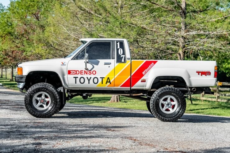 Toyota Pickup Truck Xtracab SR5 4×4 Hilux 1