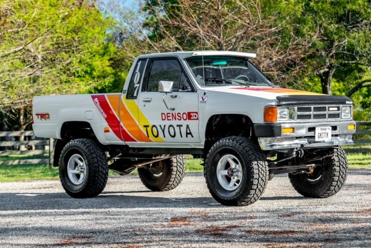 Toyota Pickup Truck Xtracab SR5 4×4 Hilux 4