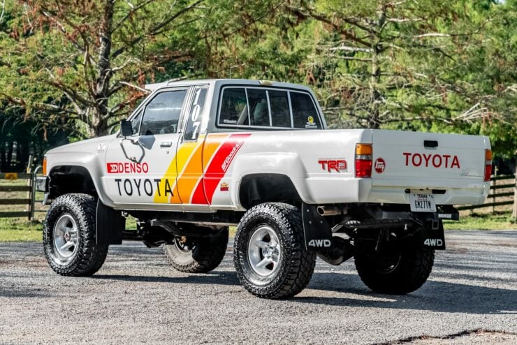 Toyota Pickup Truck Xtracab SR5 4×4 Hilux 6