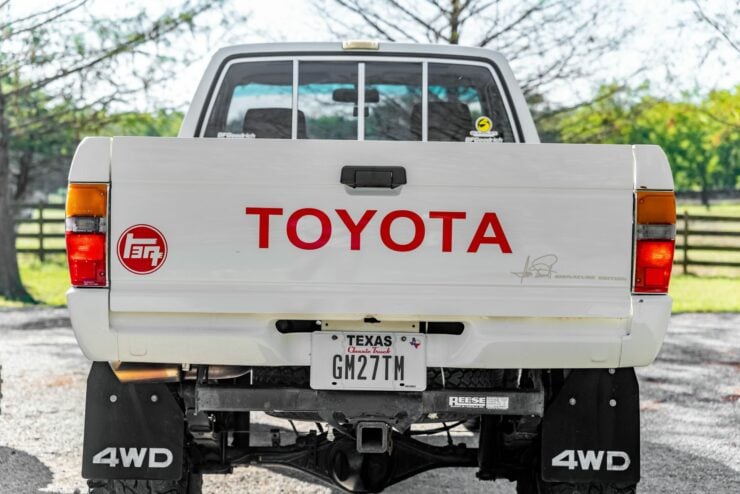 Toyota Pickup Truck Xtracab SR5 4×4 Hilux 13