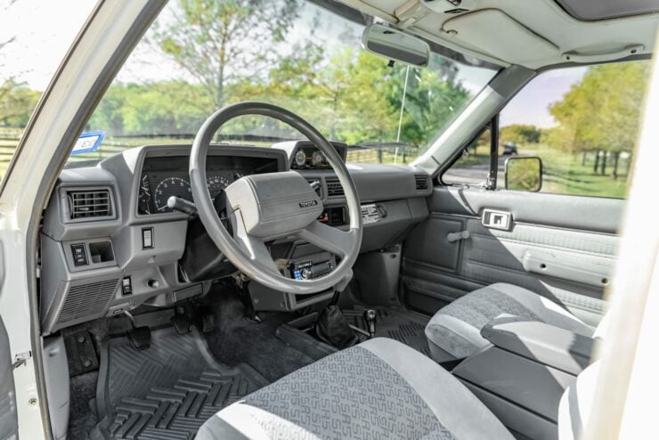 Toyota Pickup Truck Xtracab SR5 4×4 Hilux 19