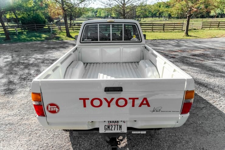 Toyota Pickup Truck Xtracab SR5 4×4 Hilux 8