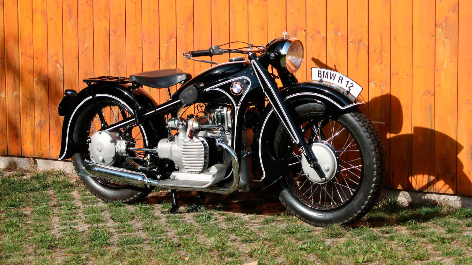 Motorcycle Design Icon: A Pre-WWII BMW R12