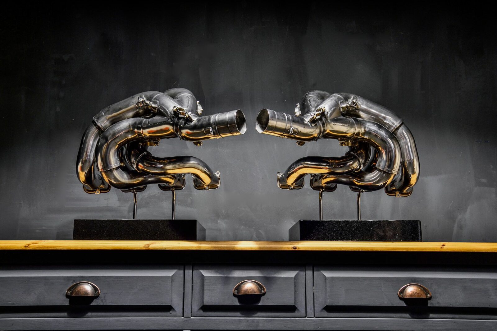 彫刻としてザウバー C32フェラーリ フォーミュラ 1 エキゾースト マニホールド JP NewsS