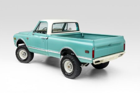 Restomodification Done Right: A 1968 Chevrolet C10 4×4 Pickup