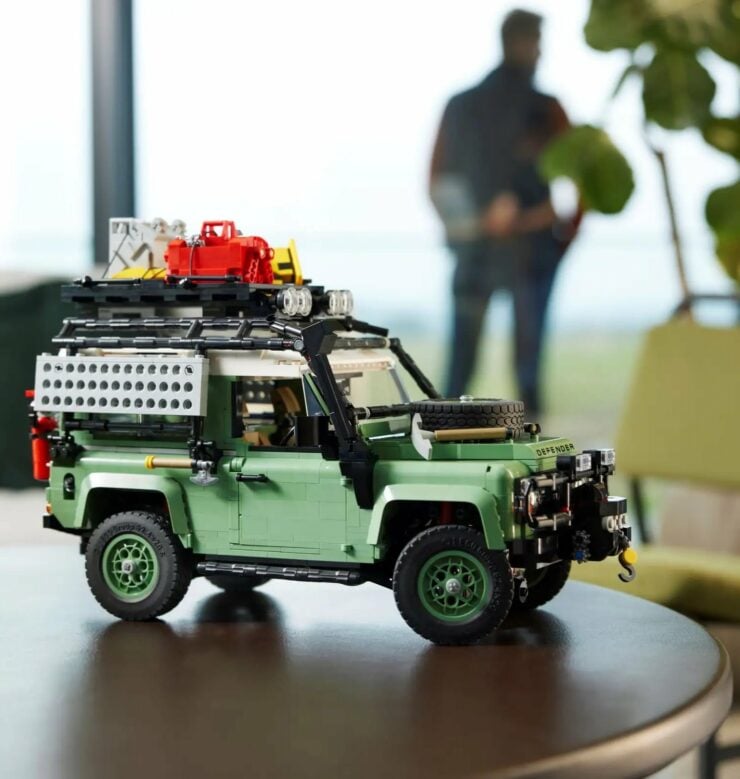 Lego Icons Land Rover Classic Defender 90 9