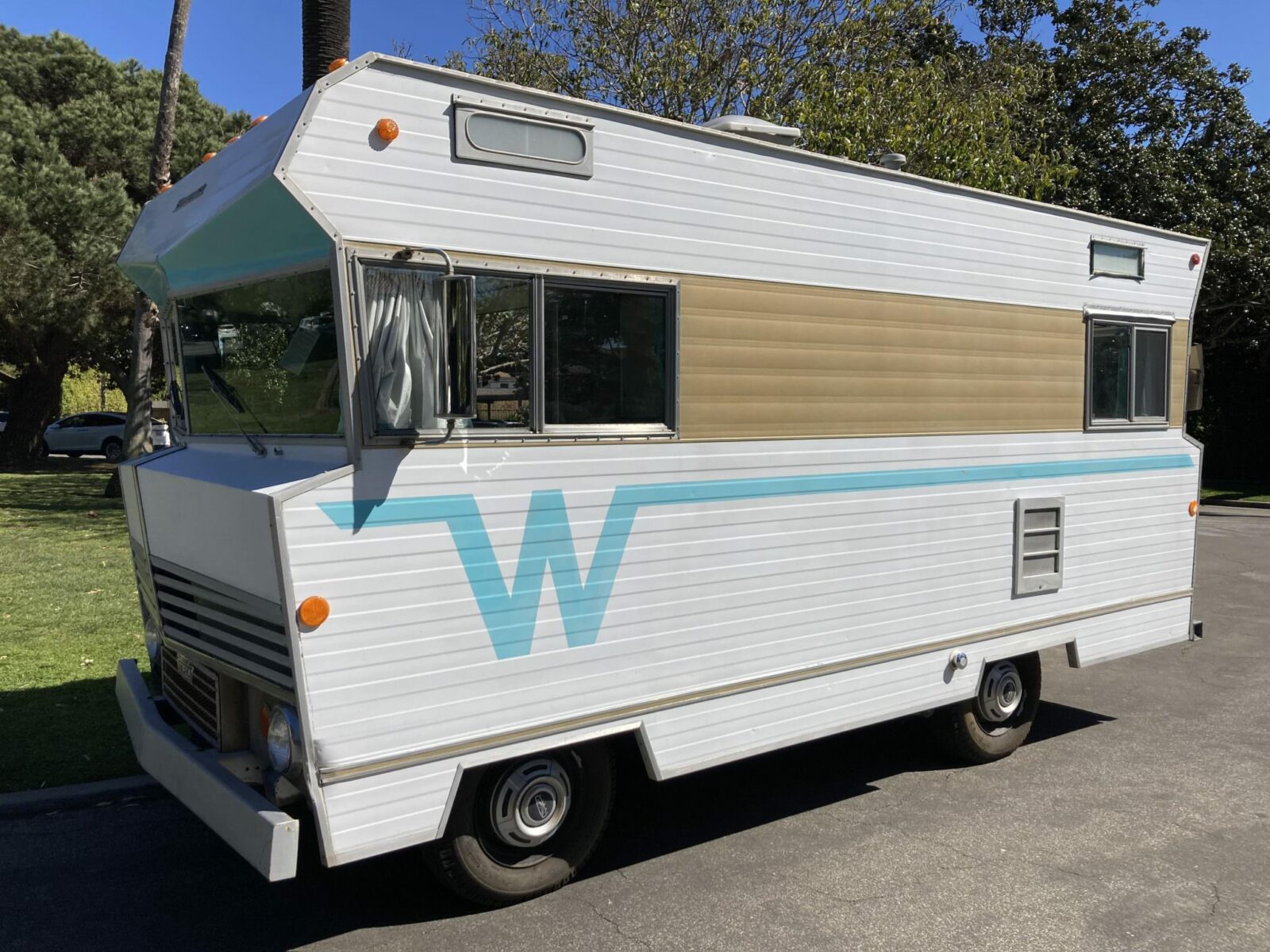 Retro 1960s Survivor: A Classic Winnebago F17 Camper