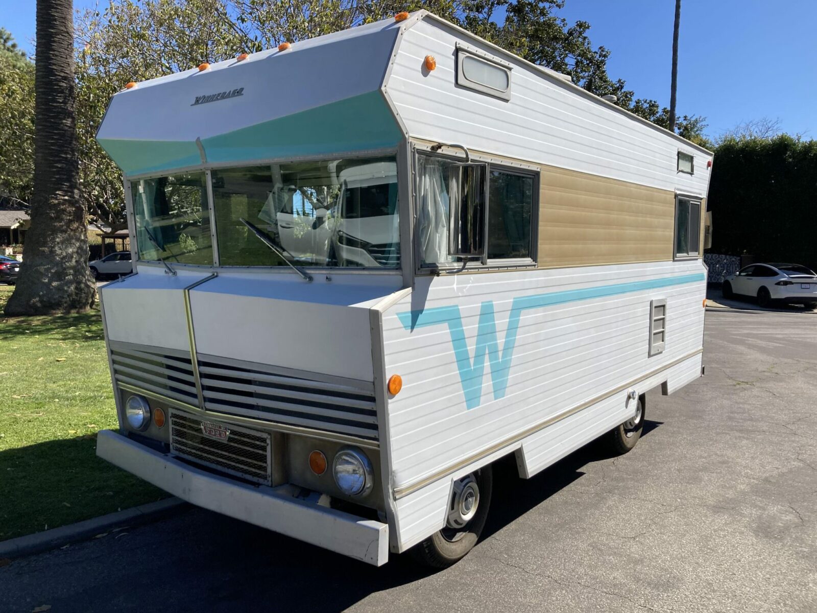 Retro 1960s Survivor: A Classic Winnebago F17 Camper