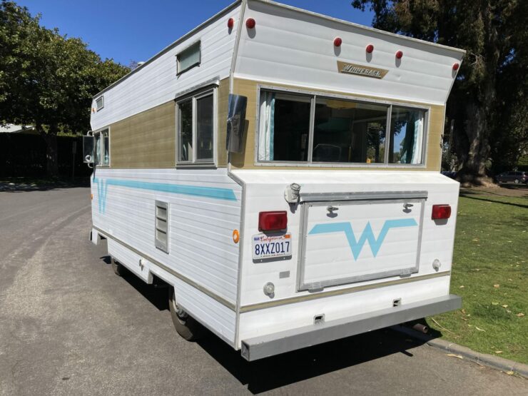 Winnebago F17 Camper 4