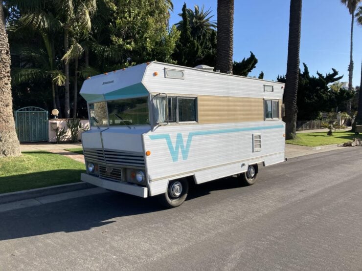 Winnebago F17 Camper 5