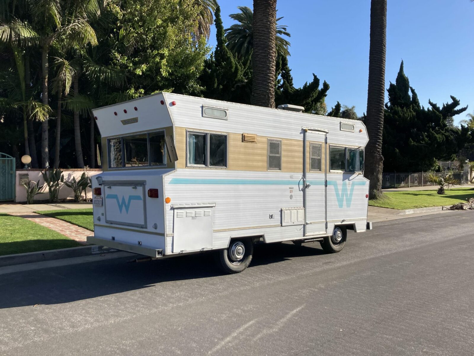 Retro 1960s Survivor: A Classic Winnebago F17 Camper