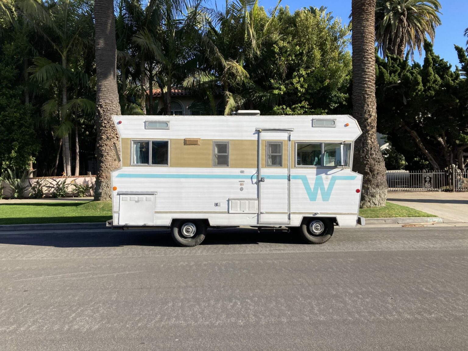 Retro 1960s Survivor: A Classic Winnebago F17 Camper