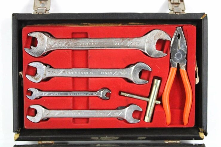 Ferrari 365 GTB:4 Daytona Briefcase Tool Kit 6