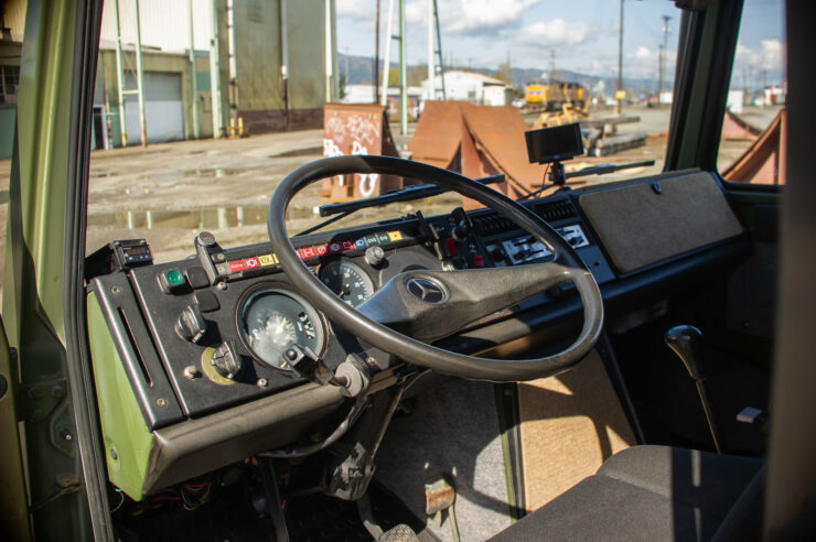 Mercedes-Benz Unimog Expedition Camper 12