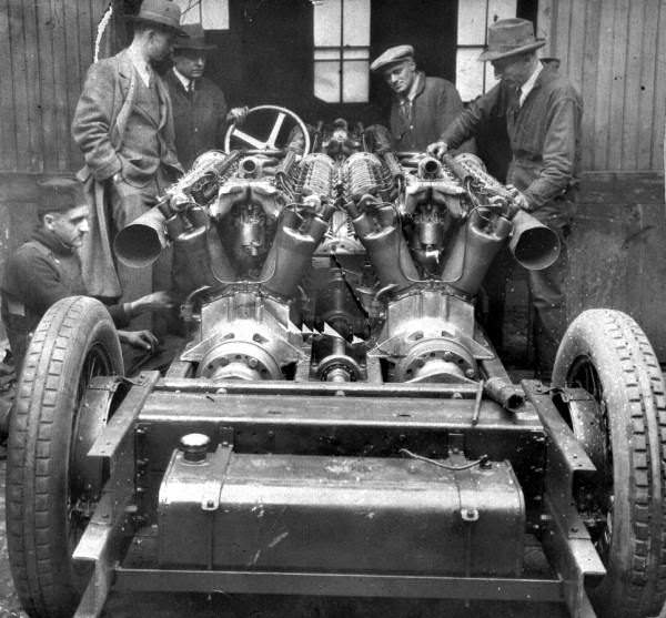 White Triplex land speed record car, showing the three engines in 1929