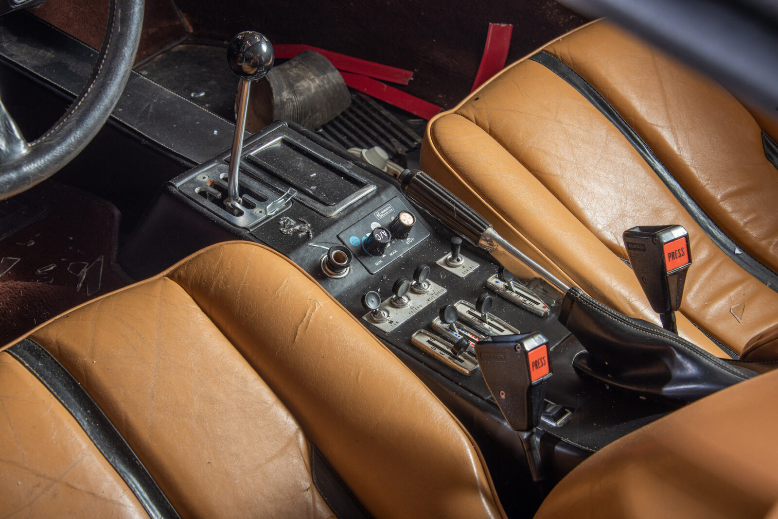 IVAN DUTTON 84 BUYS A 308GTB VETRORESINA visual data 6