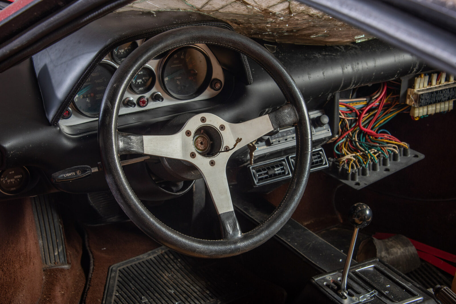 IVAN DUTTON 84 BUYS A 308GTB VETRORESINA visual data 5