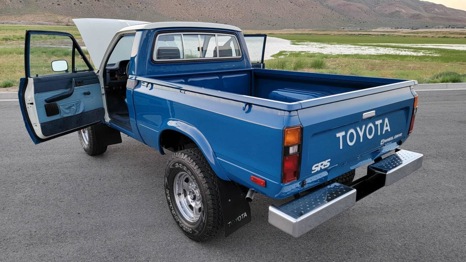 For Sale: A Beautifully Restored Vintage 1982 Toyota Pickup SR5 4×4