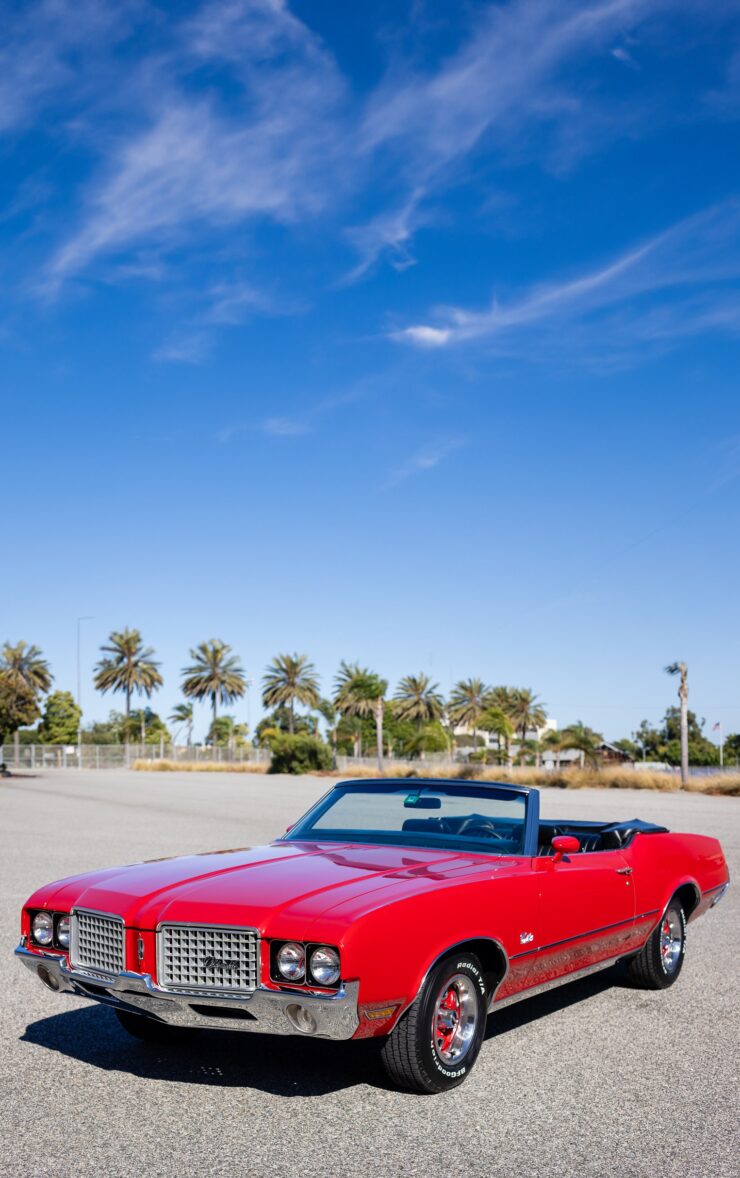 Jennifer Connelly Oldsmobile Cutlass Supreme 1