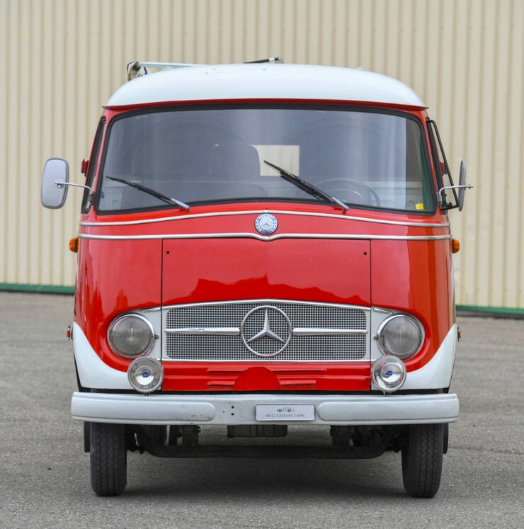 Mercedes-Benz L 319 4