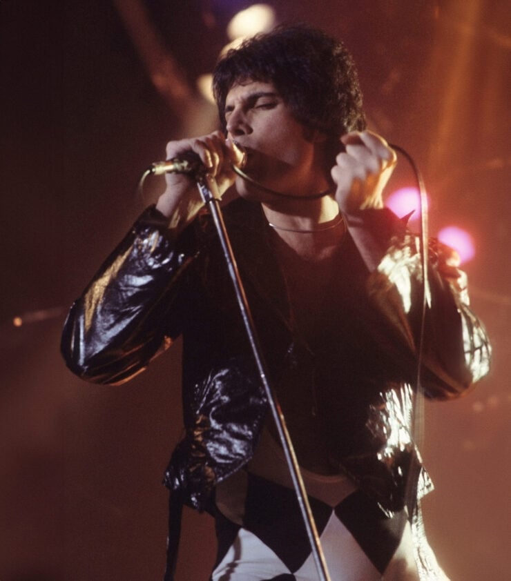 Freddie Mercury performing in New Haven, Connecticut in November of 1977