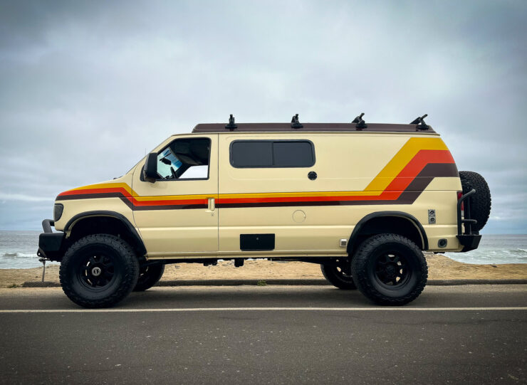 Ford E-350 4×4 Sportsmobile Camper V10 Van