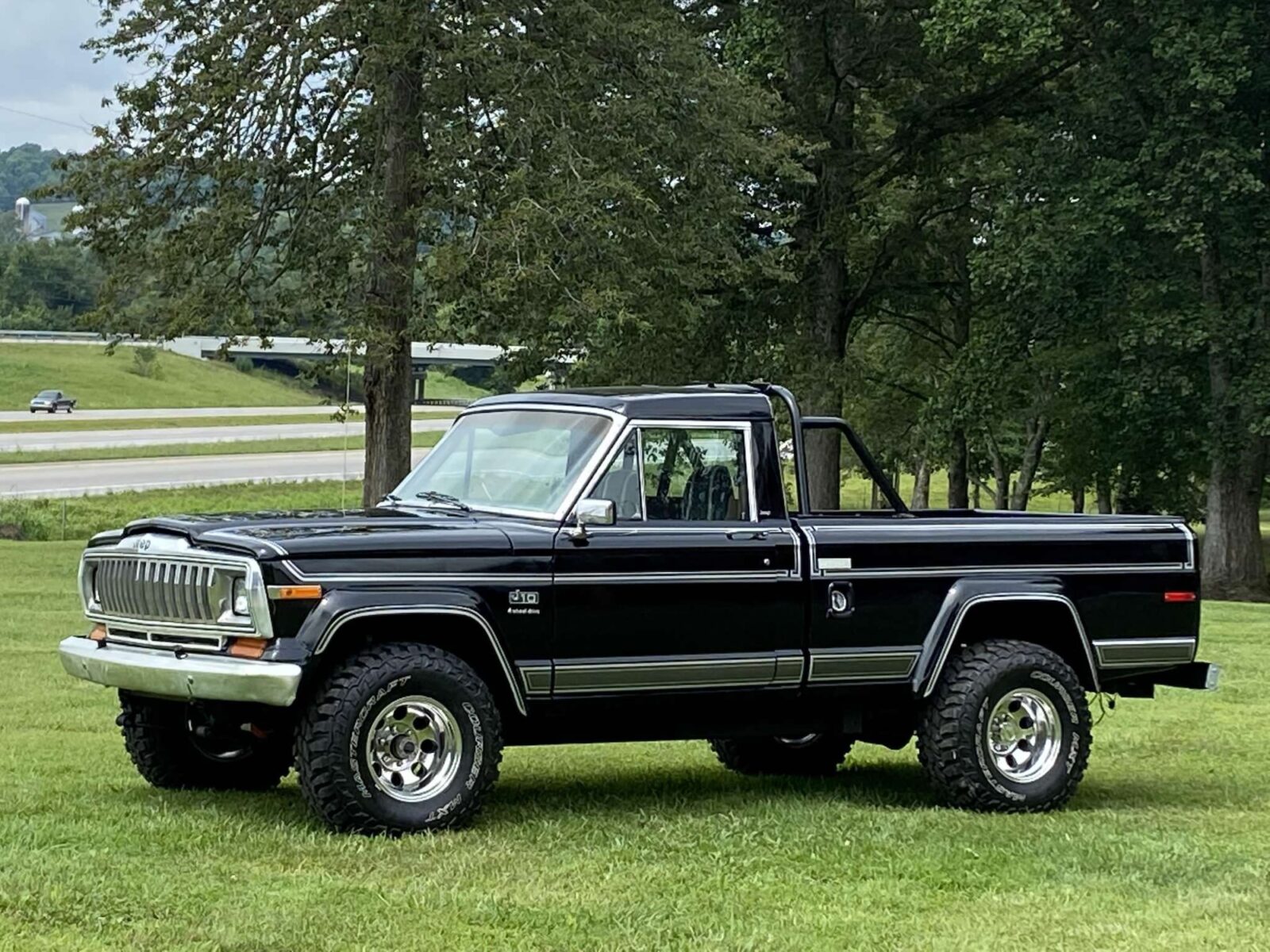 For Sale: A 1982 Jeep J10 Laredo Pickup 360 4×4