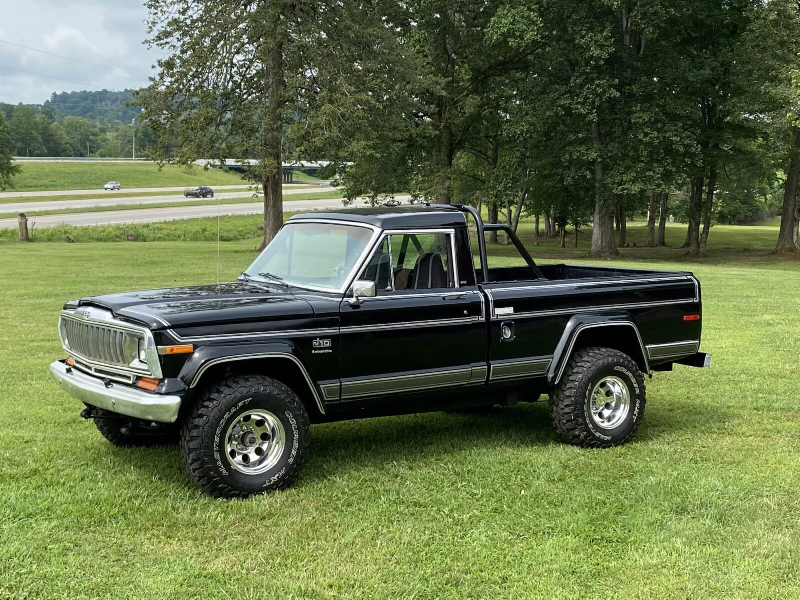 Jeep J10 Laredo Pickup Truck 7