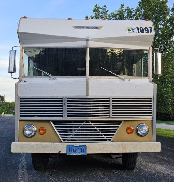 Winnebago D22 Motorhome 1