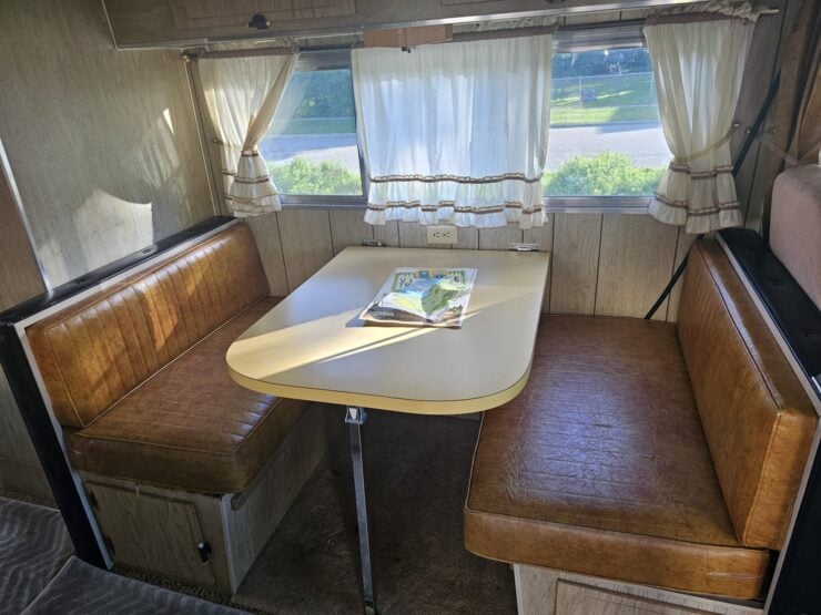 Winnebago D22 Motorhome 16