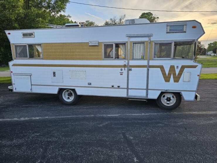 Winnebago D22 Motorhome 2