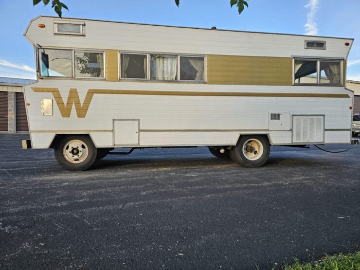 Winnebago D22 Motorhome 3