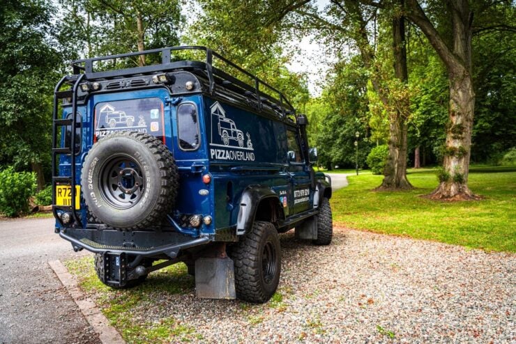 Pizza Overland Land Rover Defender 1