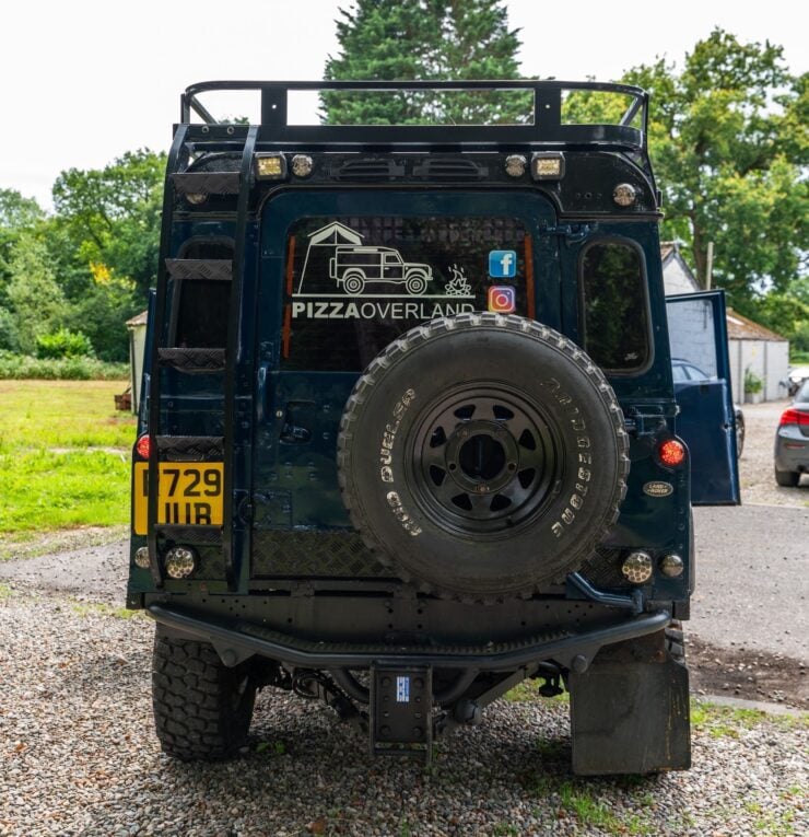 Pizza Overland Land Rover Defender 16