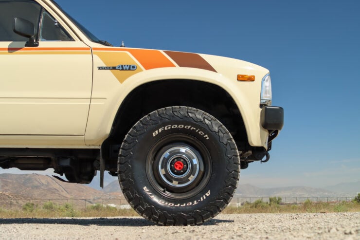 Toyota Pickup SR5 4×4 5-Speed 10