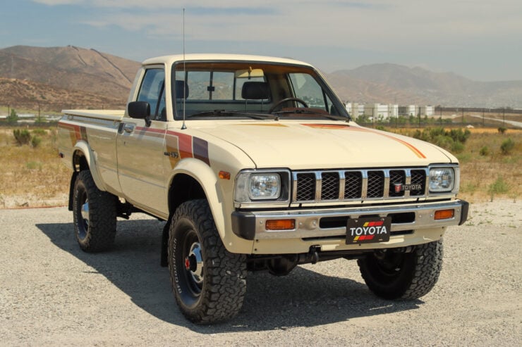 Toyota Pickup SR5 4×4 5-Speed 17