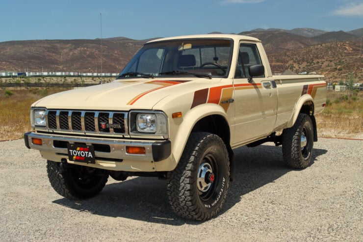 Toyota Pickup SR5 4×4 5-Speed 18