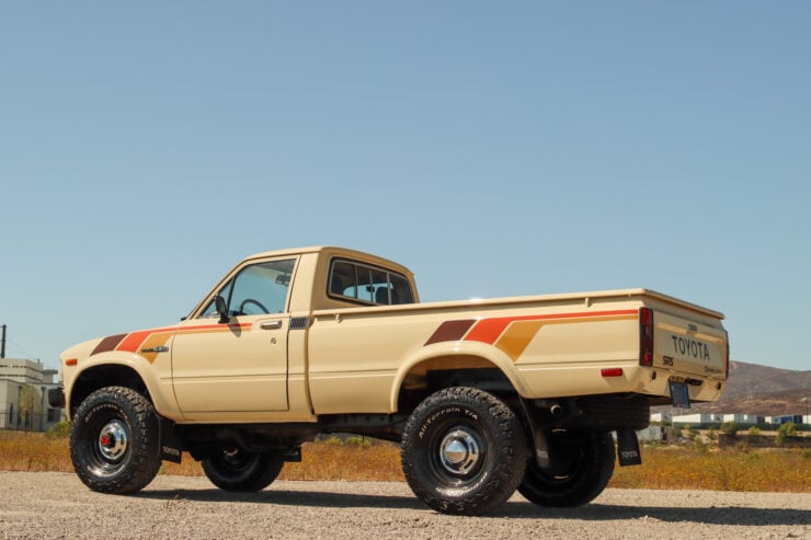 Toyota Pickup SR5 4×4 5-Speed 2