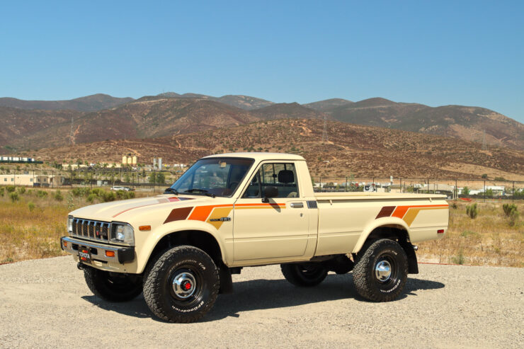 Toyota Pickup SR5 4×4 5-Speed 3