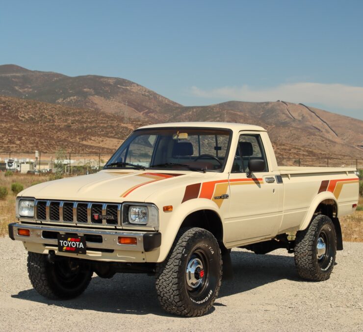 Toyota Pickup SR5 4×4 5-Speed 5