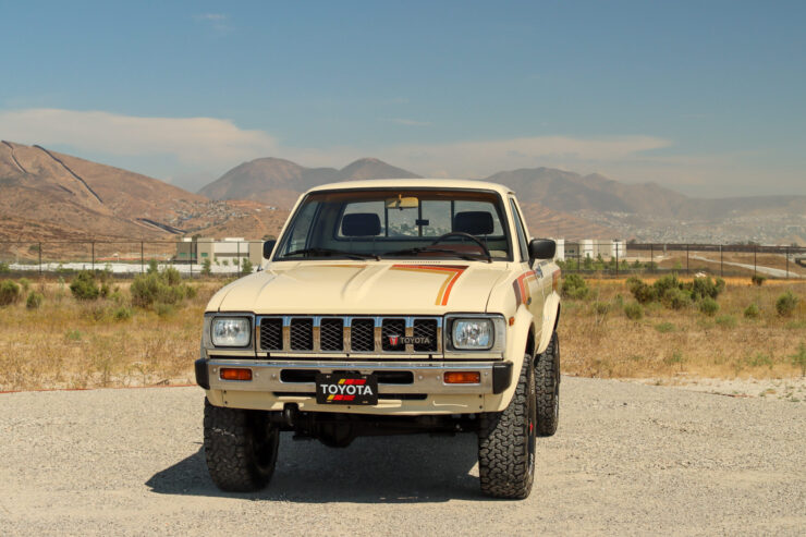 Toyota Pickup SR5 4×4 5-Speed 6