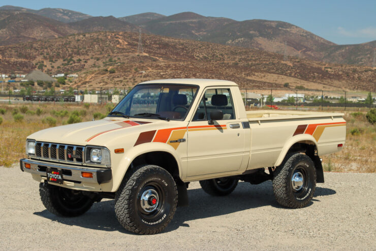 Toyota Pickup SR5 4×4 5-Speed 7