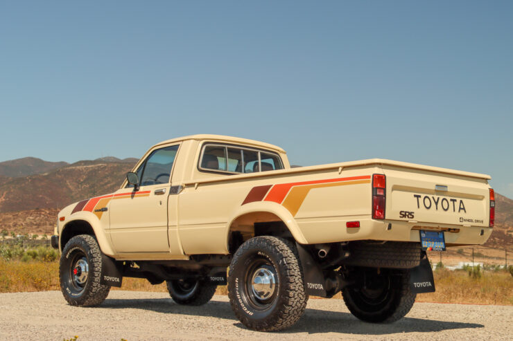 Toyota Pickup SR5 4×4 5-Speed 8