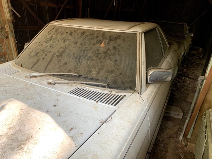 Mercedes-Benz R107 Barn Find 18