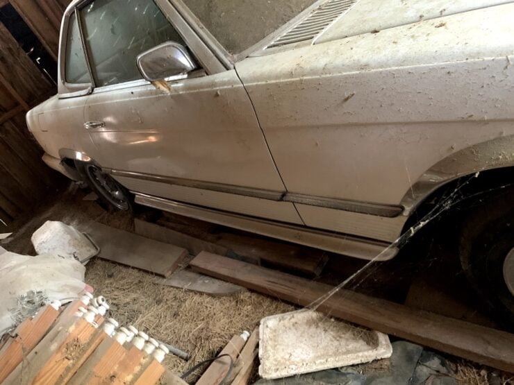 Mercedes-Benz R107 Barn Find 2