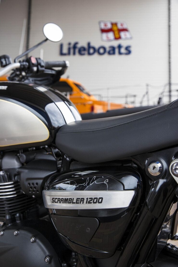 Triumph Scrambler 1200 Bond Edition 16