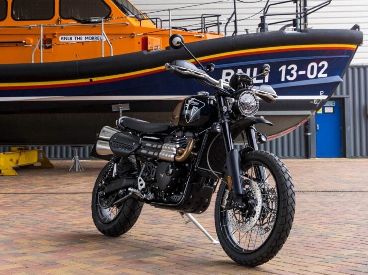 Triumph Scrambler 1200 Bond Edition 19