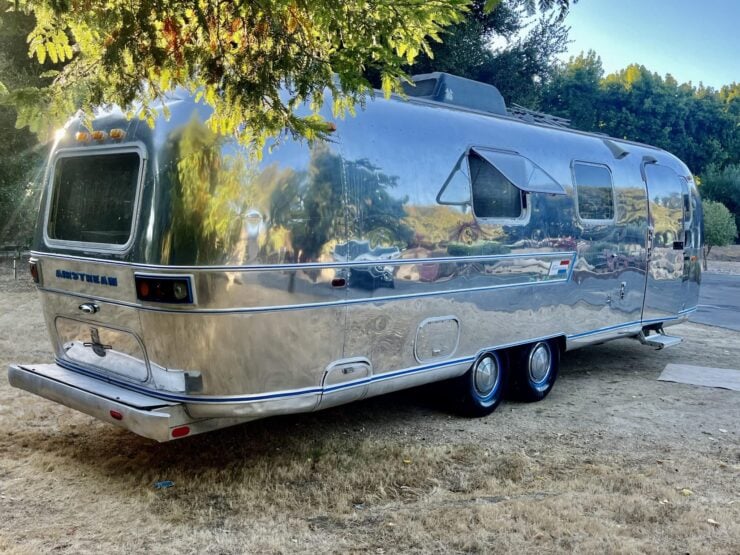 Airstream Land Yacht Ambassador 1