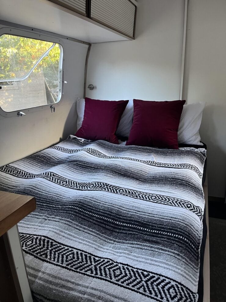 Airstream Land Yacht Ambassador 13