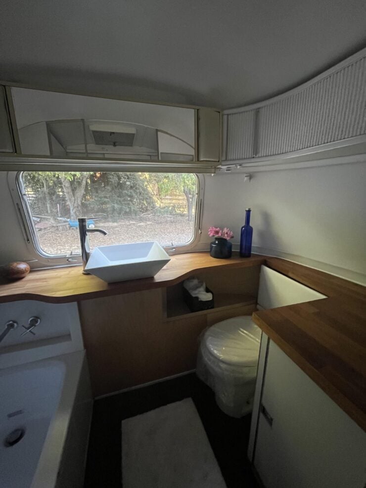 Airstream Land Yacht Ambassador 14